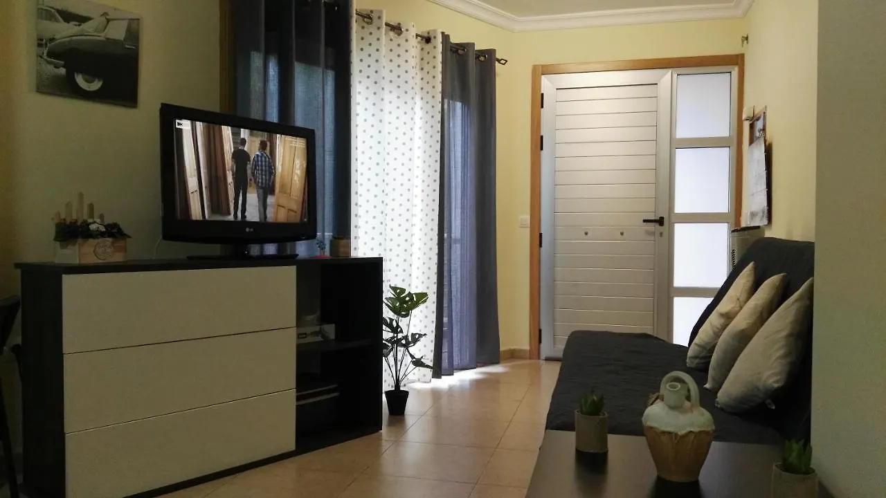 شقة بلايا دي سان خوان  في Apartamento A Pie De Playa 0*,