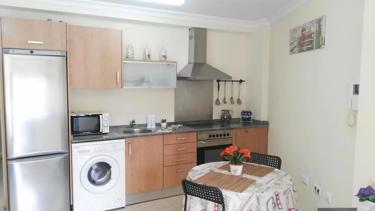 شقة بلايا دي سان خوان  في Apartamento A Pie De Playa