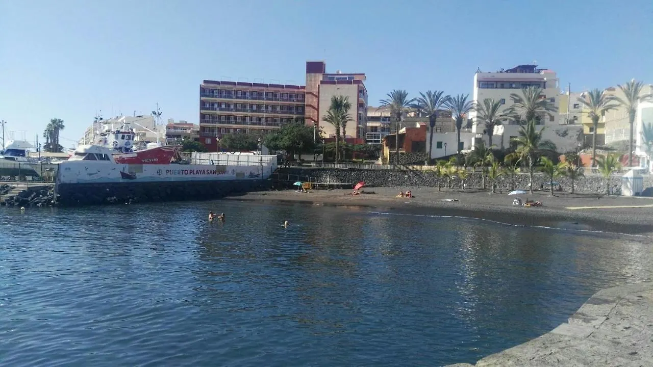 شقة بلايا دي سان خوان  في Apartamento A Pie De Playa