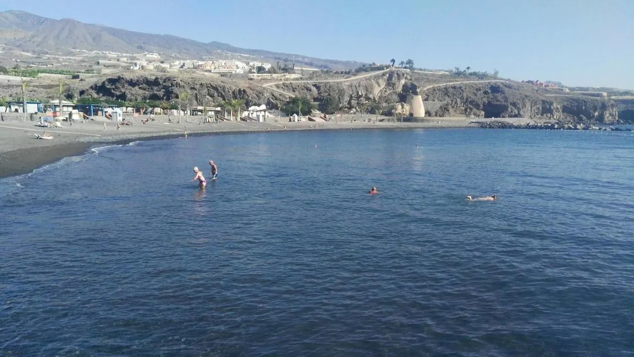 شقة بلايا دي سان خوان  في Apartamento A Pie De Playa